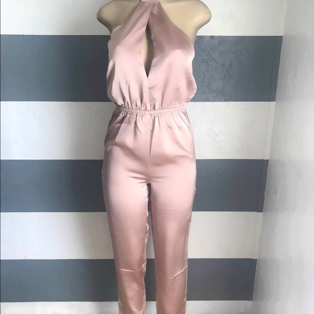 beautyful Back less Junpsuit🤗🤗